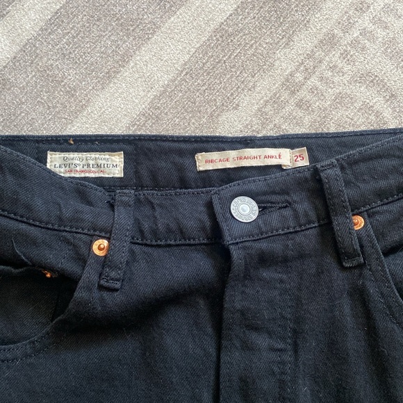 Levi’s Premium Ribcage Straight Ankle Denim in Black Sprout - Picture 8 of 16